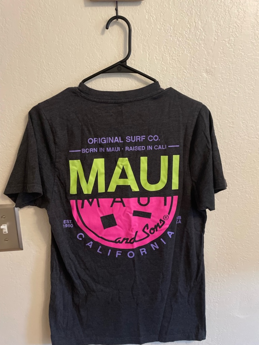 Maui and Sons dark grey Crewneck Tee